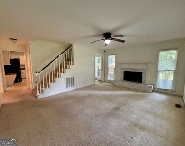 4160 Creekwood Drive - Photo Thumbnail 3