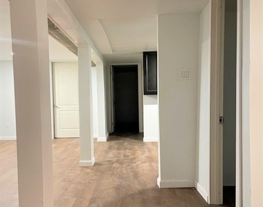 195 Broadway - Photo Thumbnail 9
