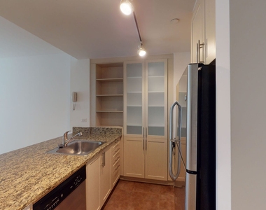 10 Hanover Square - Photo Thumbnail 2