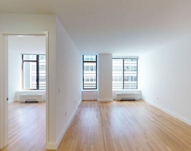 10 Hanover Square - Photo Thumbnail 1