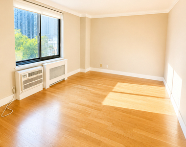 3 Bed Columbus Avenue - Photo Thumbnail 2