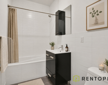33 Meserole Street - Photo Thumbnail 9