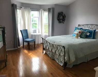 26 Worthington Ter - Photo Thumbnail 8