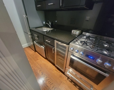 521 East 5th Street - Photo Thumbnail 3