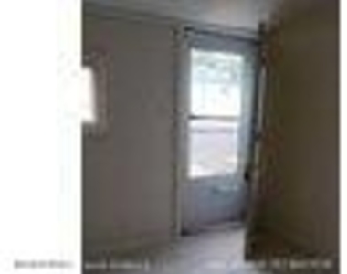 40 Shore Boulevard - Photo Thumbnail 6