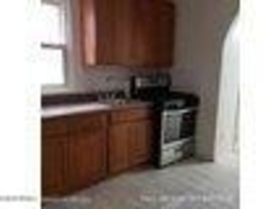 40 Shore Boulevard - Photo Thumbnail 3