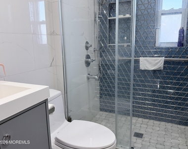 18 Howland Avenue - Photo Thumbnail 9