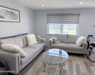 18 Howland Avenue - Photo Thumbnail 3