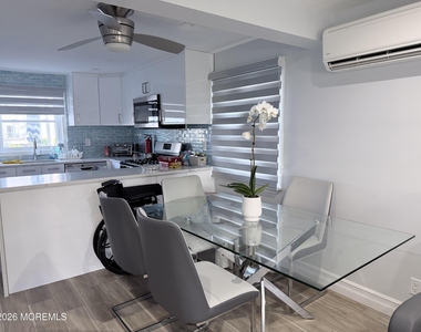 18 Howland Avenue - Photo Thumbnail 4