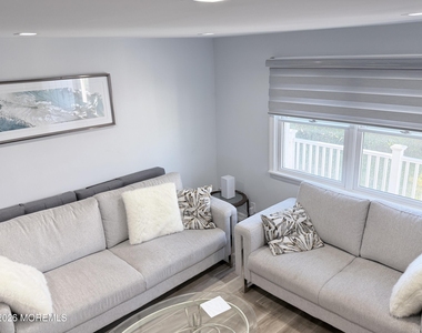 18 Howland Avenue - Photo Thumbnail 12
