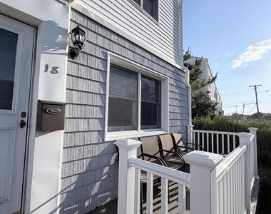 18 Howland Avenue - Photo Thumbnail 1