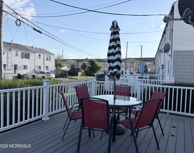 18 Howland Avenue - Photo Thumbnail 13