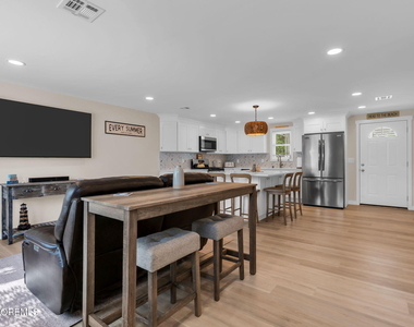501 Forman Avenue - Photo Thumbnail 7