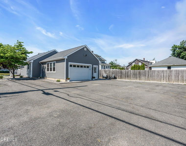 501 Forman Avenue - Photo Thumbnail 4