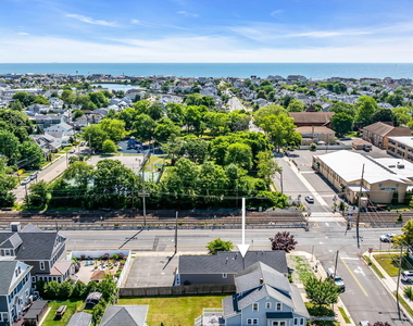 501 Forman Avenue - Photo Thumbnail 3