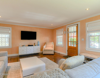 94 Embury Avenue - Photo Thumbnail 8