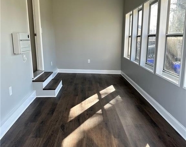 10 Lake Avenue - Photo Thumbnail 18
