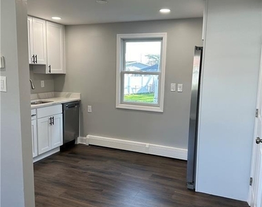 10 Lake Avenue - Photo Thumbnail 4