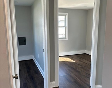10 Lake Avenue - Photo Thumbnail 7