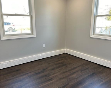 10 Lake Avenue - Photo Thumbnail 9