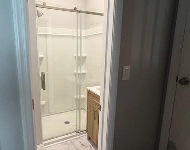 10 Lake Avenue - Photo Thumbnail 16