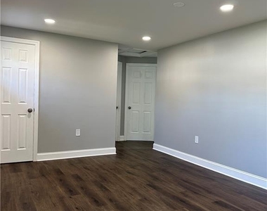 10 Lake Avenue - Photo Thumbnail 6