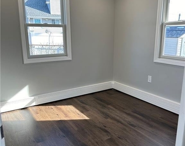 10 Lake Avenue - Photo Thumbnail 11