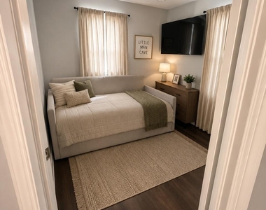 10 Lake Avenue - Photo Thumbnail 10