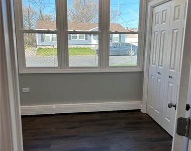 10 Lake Avenue - Photo Thumbnail 15