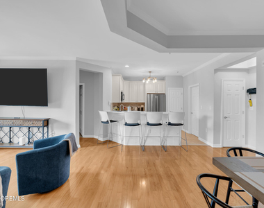 22 Cooper Avenue - Photo Thumbnail 15