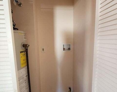 225 Shore Boulevard - Photo Thumbnail 21