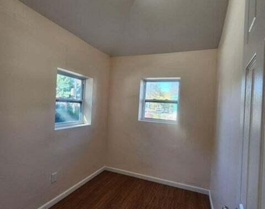 225 Shore Boulevard - Photo Thumbnail 20