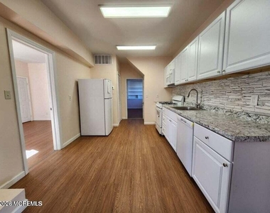 225 Shore Boulevard - Photo Thumbnail 10