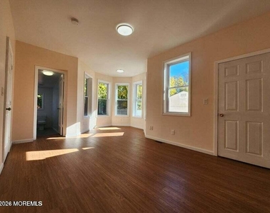 225 Shore Boulevard - Photo Thumbnail 16