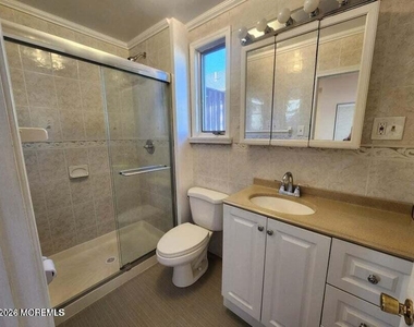 225 Shore Boulevard - Photo Thumbnail 15
