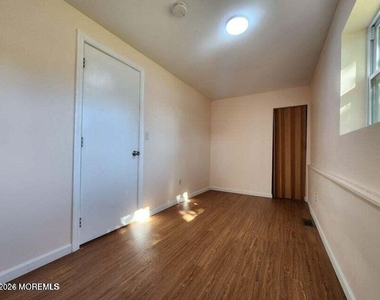 225 Shore Boulevard - Photo Thumbnail 19
