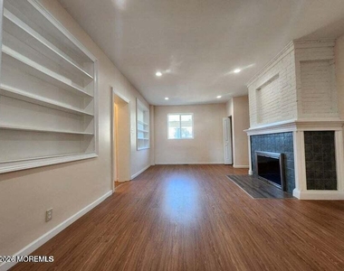 225 Shore Boulevard - Photo Thumbnail 6