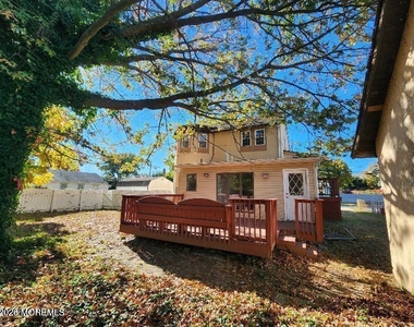 225 Shore Boulevard - Photo Thumbnail 3