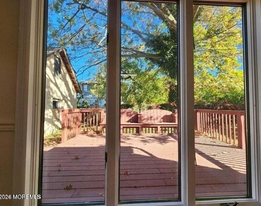 225 Shore Boulevard - Photo Thumbnail 12