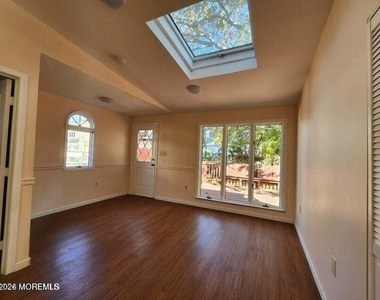 225 Shore Boulevard - Photo Thumbnail 11