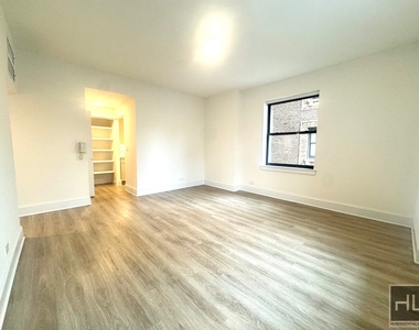 West 34th Street - Photo Thumbnail 1