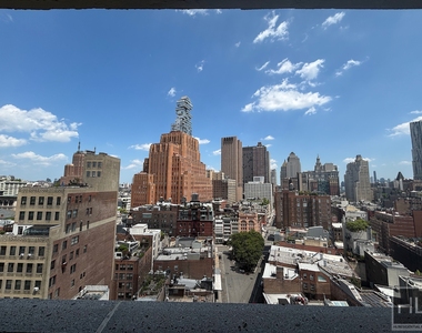 Greenwich Street - Photo Thumbnail 3