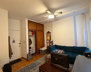 W 56th St - Photo Thumbnail 4
