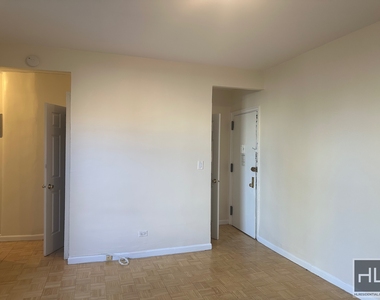 West 187 Street - Photo Thumbnail 2
