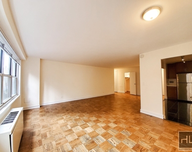 8th Avenue - Photo Thumbnail 1