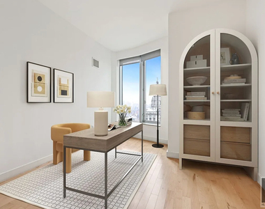 Spruce Street - Photo Thumbnail 1