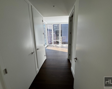 East 44th Street - Photo Thumbnail 6