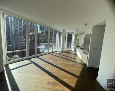 East 44th Street - Photo Thumbnail 2