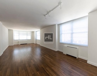 East 56th Street - Photo Thumbnail 5