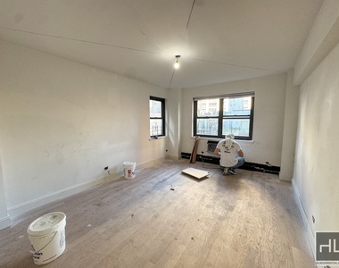 East 69 Street - Photo Thumbnail 4